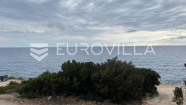 Hvar, Milna, jedinstveno građevno zemljište prvi red do mora