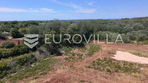 Ístria, Brtonigla - Terreno Edificável de 620 m², Ideal para uma Villa de Luxo com Piscina.