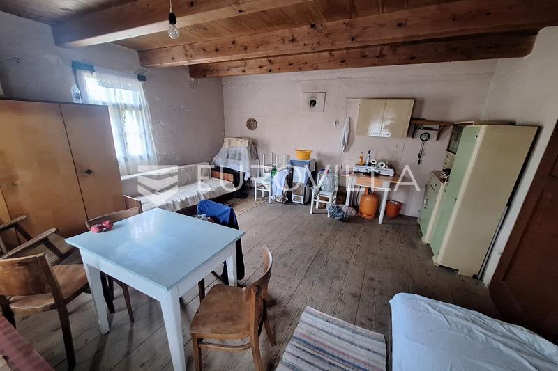 Duga Resa, Dvorjanci, dřevěný dům s hospodářskou budovou 100 m², klidná lokalita - 2