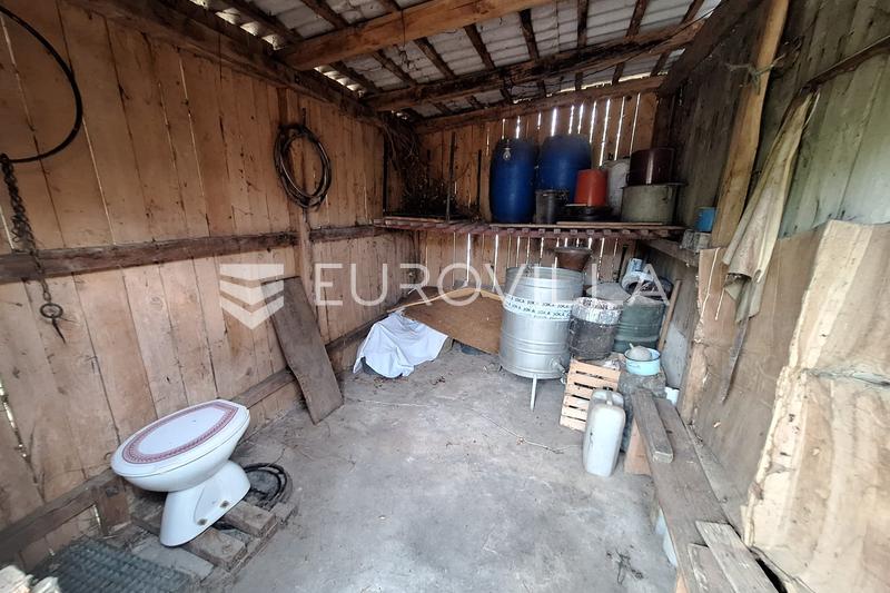 Duga Resa, Dvorjanci, dřevěný dům s hospodářskou budovou 100 m², klidná lokalita - 9