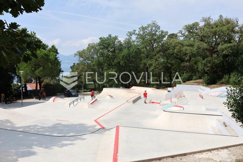 Rijeka, Krnjevo, četverosobni stan površine 68 m², pogled na more