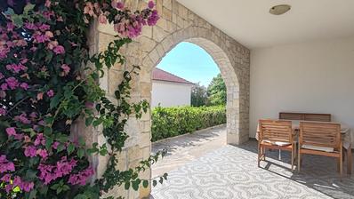 Rab, Barbat, két hálószobás lakás 250 m-re a tengertől 53 m²