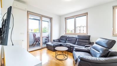 Laniste - Štirisobno stanovanje 80 m² z ložo in 2 zunanjima parkirnima mestoma