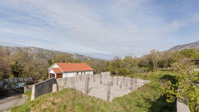 Crikvenica, Grižane - Building land of 574 m² with construction started