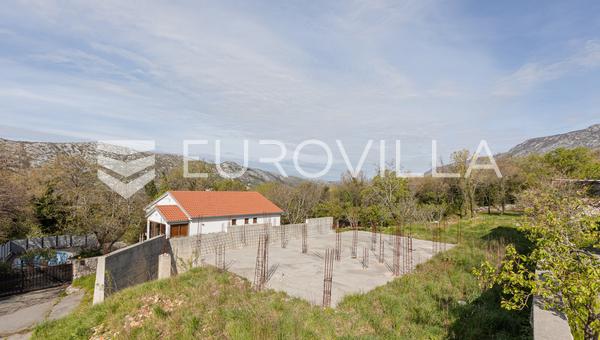 Crikvenica, Grizane - İnşaatına başlanmış 574 m² arsa