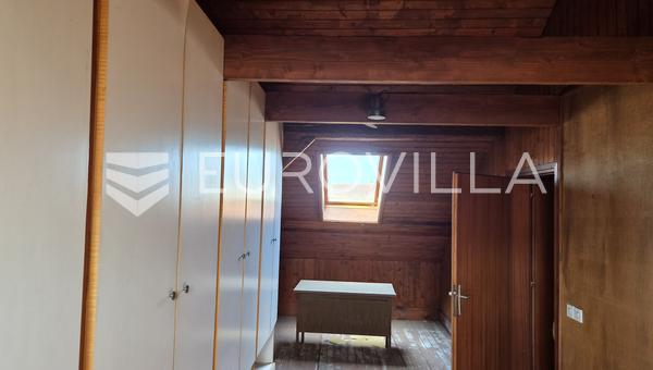 Zagreb, Gornja Dubrava, Rua Trepcanska, apartamento de dois quartos no sótão de 45 m².