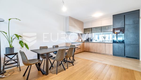 Zagreb, VMD Heinzelova, uudisrakennus, kolmen makuuhuoneen huoneisto 114 m², kaksi autotallipaikkaa