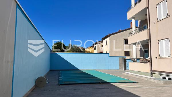 Istrië, Pomer, Volme, Elegant appartement met terras, zeezicht en zwembad