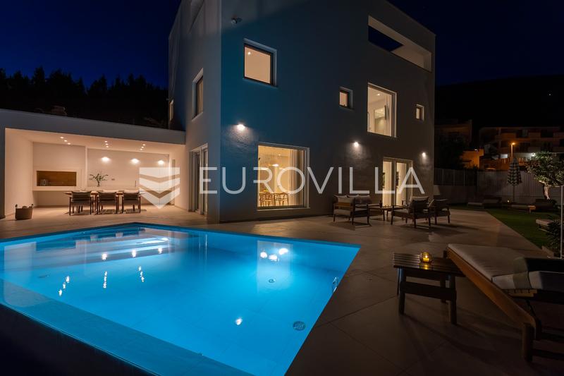Podstrana, luksuzna vila s privatnom wellness i fitness zonom te pogledom na more - 36