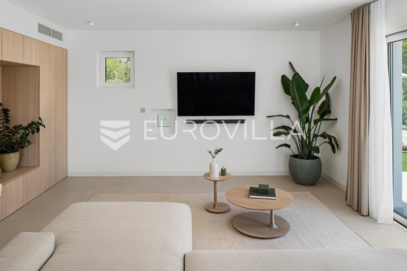 Podstrana, luksuzna vila s privatnom wellness i fitness zonom te pogledom na more - 3