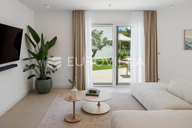 Podstrana, luksuzna vila s privatnom wellness i fitness zonom te pogledom na more - 4