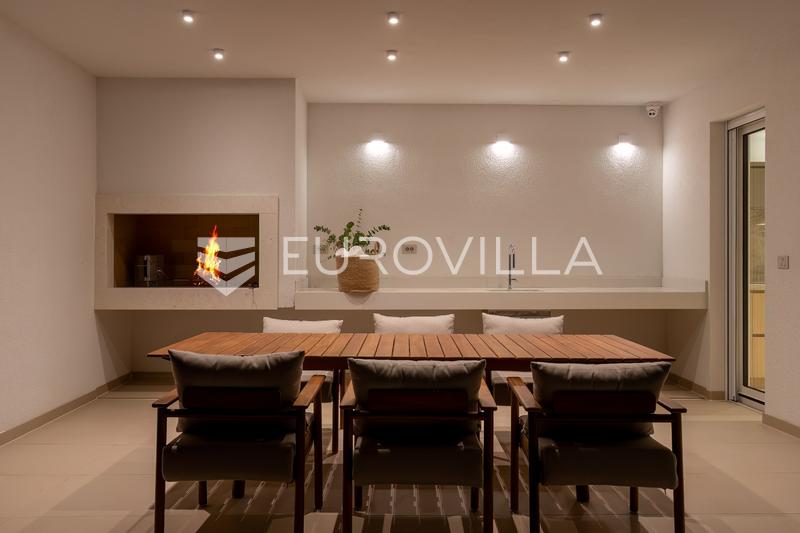 Podstrana, luksuzna vila s privatnom wellness i fitness zonom te pogledom na more - 35
