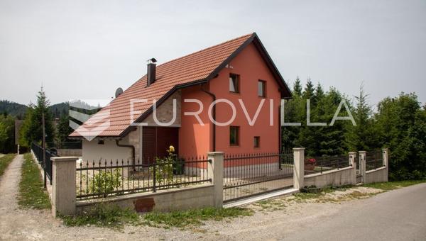 Lokve, en fristående villa med pool nära Lokvarskosjön