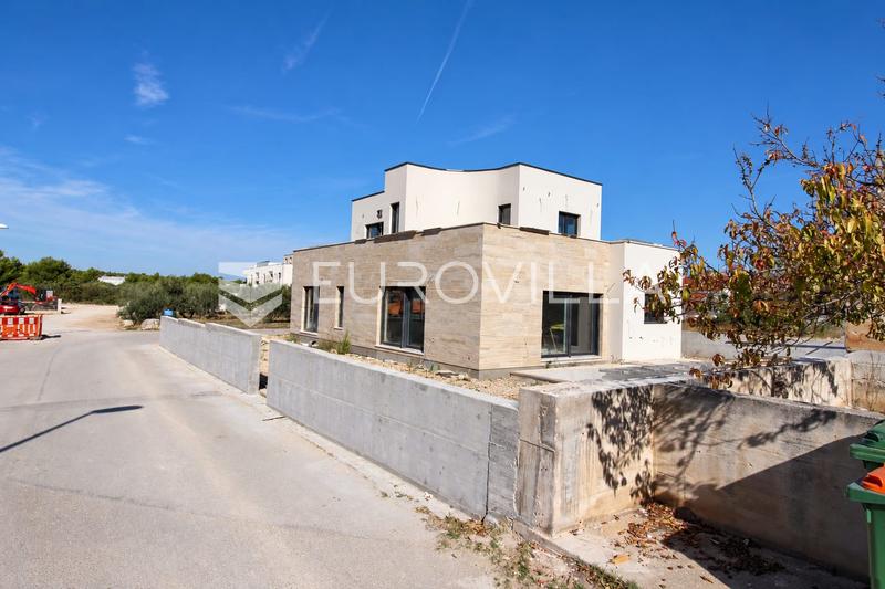 Vodice, moderna obiteljska kuća s bazenom, 176,40 m² - 5