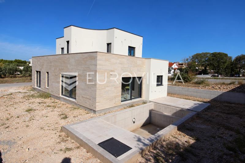 Vodice, moderna obiteljska kuća s bazenom, 176,40 m² - 1