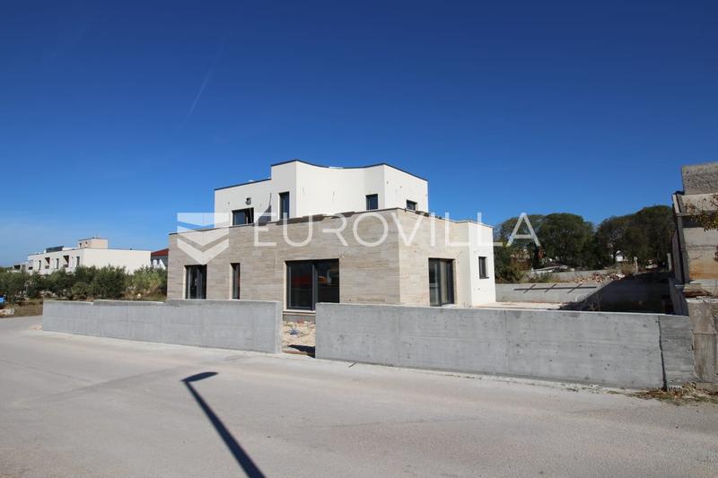 Vodice, moderna obiteljska kuća s bazenom, 176,40 m² - 11