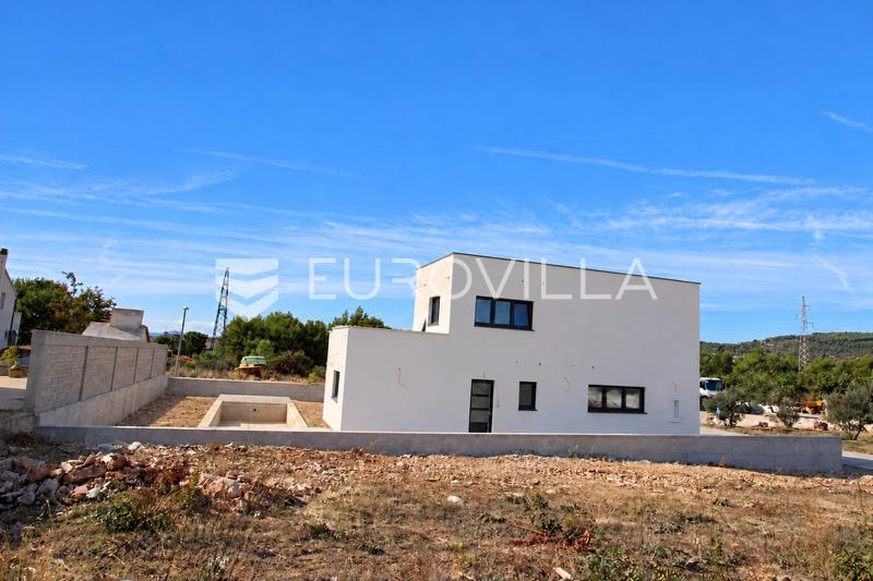 Vodice, moderna obiteljska kuća s bazenom, 176,40 m² - 12