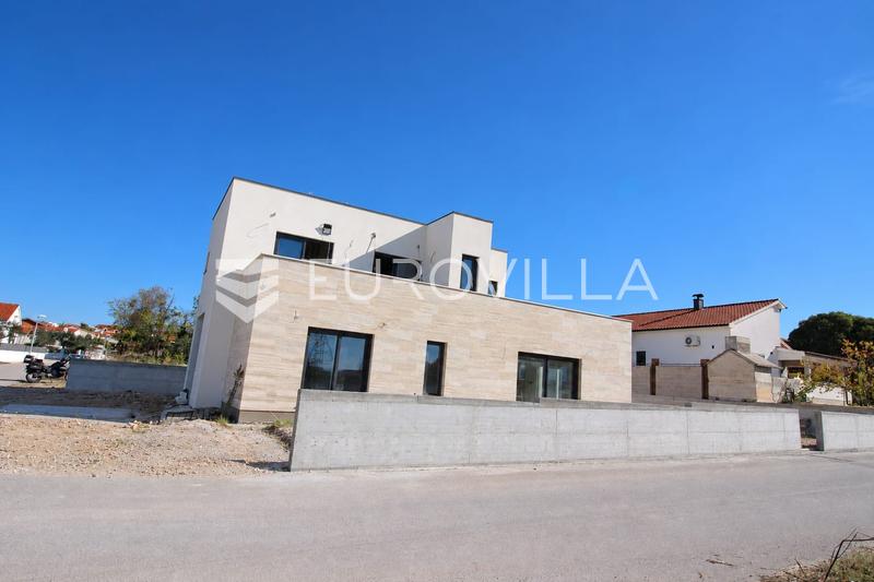 Vodice, moderna obiteljska kuća s bazenom, 176,40 m² - 6