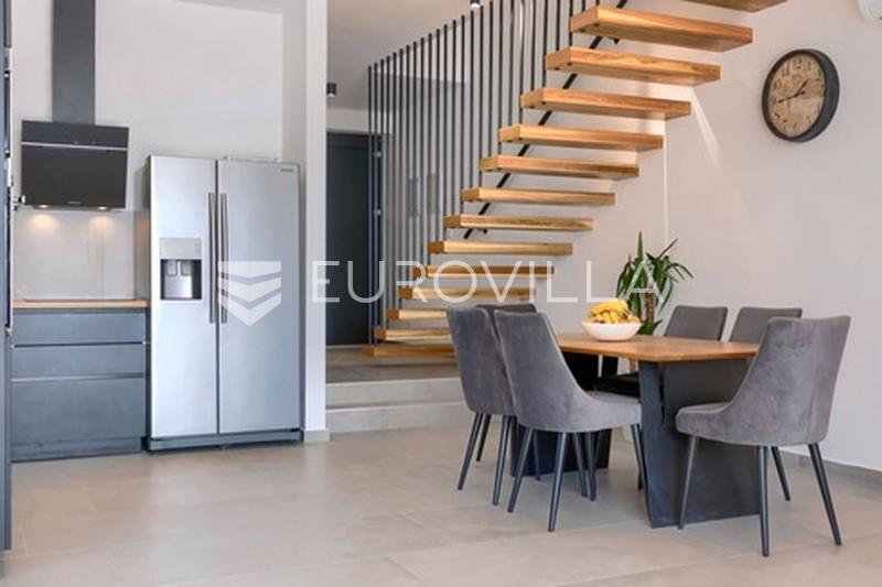Istria, dintorni di Pola, bellissima casa bifamiliare con piscina - 3