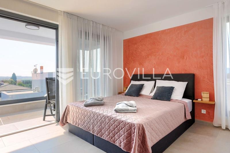Istria, dintorni di Pola, bellissima casa bifamiliare con piscina - 16