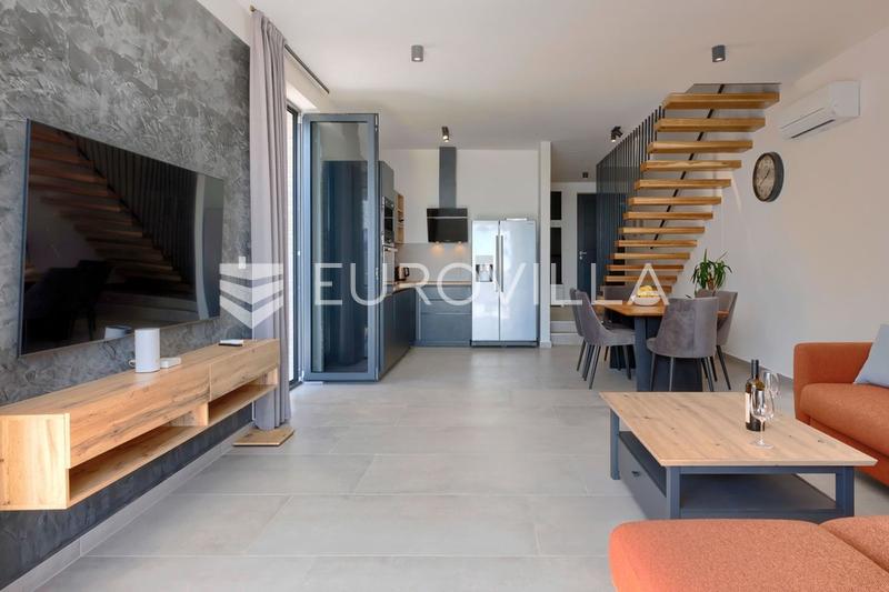 Istria, dintorni di Pola, bellissima casa bifamiliare con piscina - 7