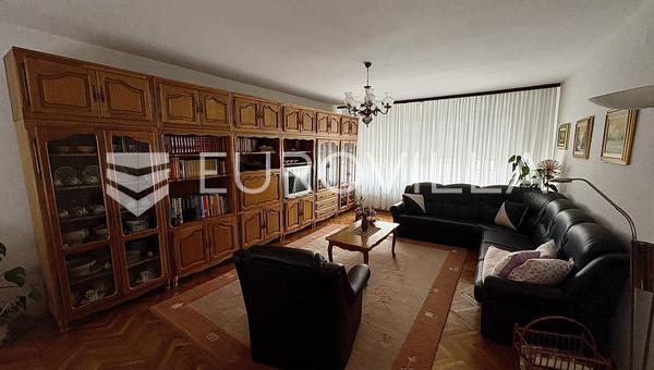 Bjelovar, Centro da Cidade, casa familiar com uma área de 385 m²