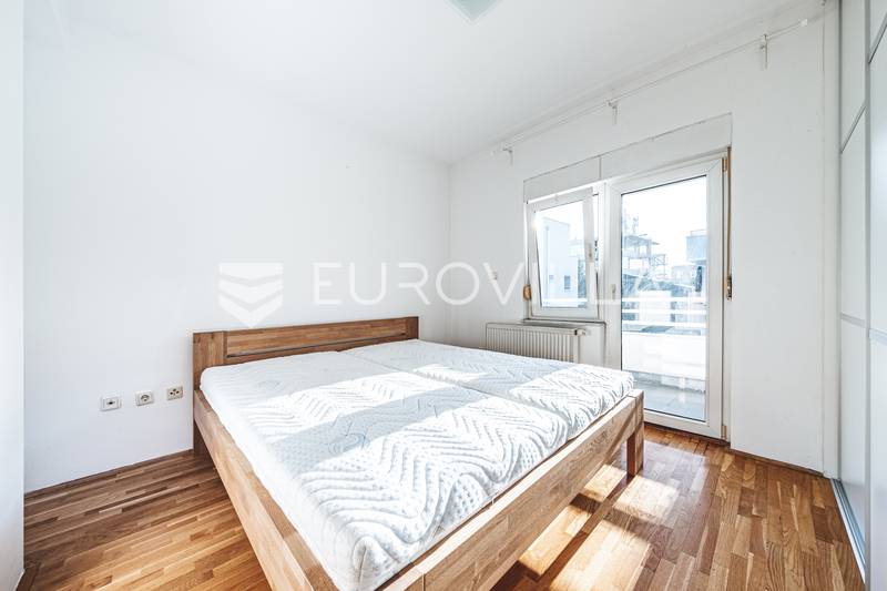 Zagreb, Kajzerica, attraktiv enrumslägenhet 65 m² garage - 9