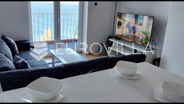 Senj'de, denize sadece 80 metre mesafede, muhteşem deniz manzaralı, 40 m² 1+1 daire