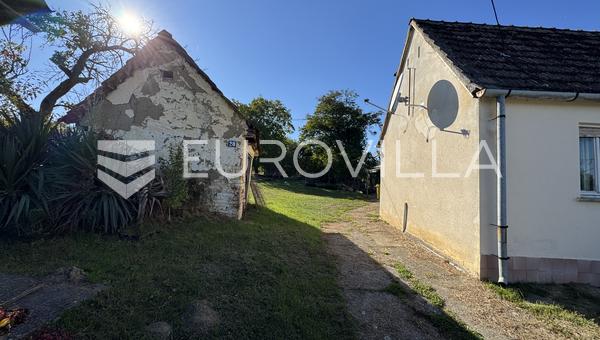 Mandićevac, kuća 145 m2 za adaptaciju na zemljištu od 1341 m2