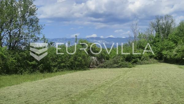 Krk'ta denize yakın konumda 896 m² tarım arazisi