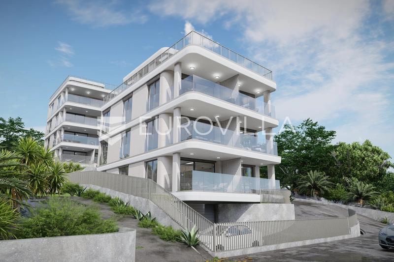 Trogir, two-bedroom apartment with roof terrace, first row