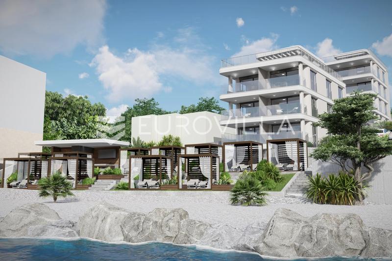 Trogir, two-bedroom apartment with roof terrace, first row