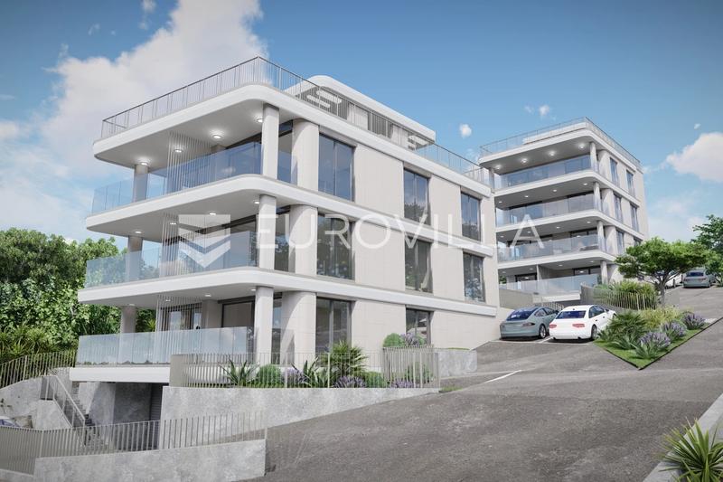 Trogir, two-bedroom apartment with roof terrace, first row