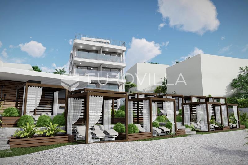 Trogir, two-bedroom apartment with roof terrace, first row
