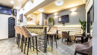 Split, Sucidar, umeblowany i dobrze prosperujący bar kawiarniany w miejscu o dużym natężeniu ruchu.