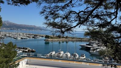 Split, atraktivno građevinsko zemljište u R1 zoni, 1.red do mora
