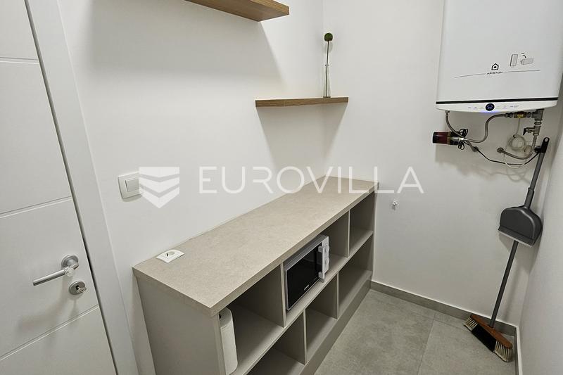 Srima, uudiskohde, huvila uima-altaalla - 36
