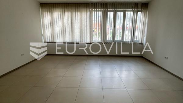 Trogir, uredski poslovni prostor na frekventnoj lokaciji