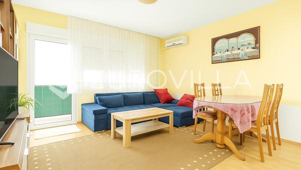 Kaštel Stari, trosoban stan na odličnoj lokaciji