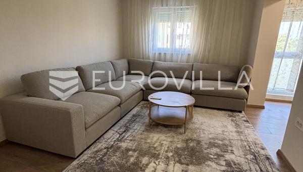 Pula, Stoja, moderan i potpuno renoviran stan s balkonom