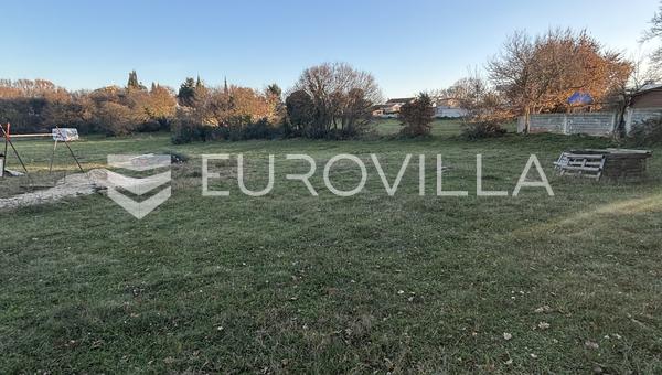 Ližnjan, Šišan, terreno edificável em local tranquilo