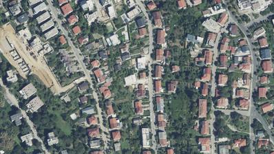 Zagreb, Srebrnjak, kolmen huoneen huoneisto, jonka pinta-ala on 100 m², loggialla ja 145 m² puutarhalla
