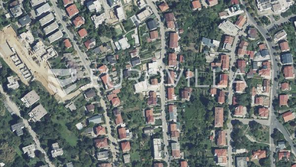 Zagreb, Srebrnjak, appartement de trois pièces d'une superficie de 100 m² avec loggia et un jardin de 145 m²