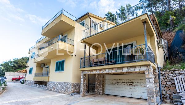 Hvar, Bogomolje, freistehendes Haus in erster Reihe am Meer, Nettowohnfläche 550 m²