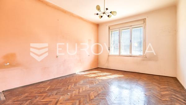 Загреб, Максимир, двухкомнатная квартира под ремонт площадью 63 м²