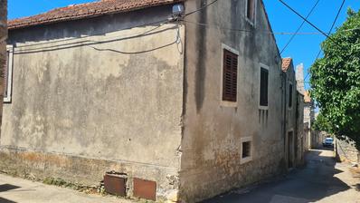 Otok Korčula, Vela Luka, stara kamena kuća za adaptaciju