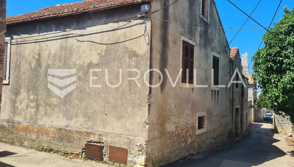 Otok Korčula, Vela Luka, stara kamena kuća za adaptaciju