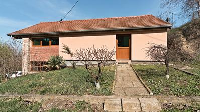 Draž, Podolje, prodaje se uređena vikendica površine 136 m²