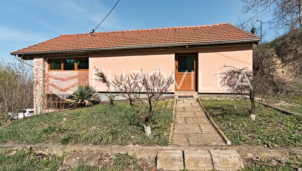 Draž, Podolje, prodaje se uređena vikendica površine 136 m²