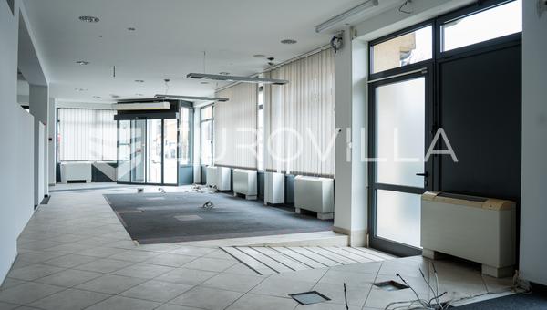 Vinkovci, Stadscentrum - attraktiv kommersiell yta på 168 m² i ett hörnläge med hög trafik